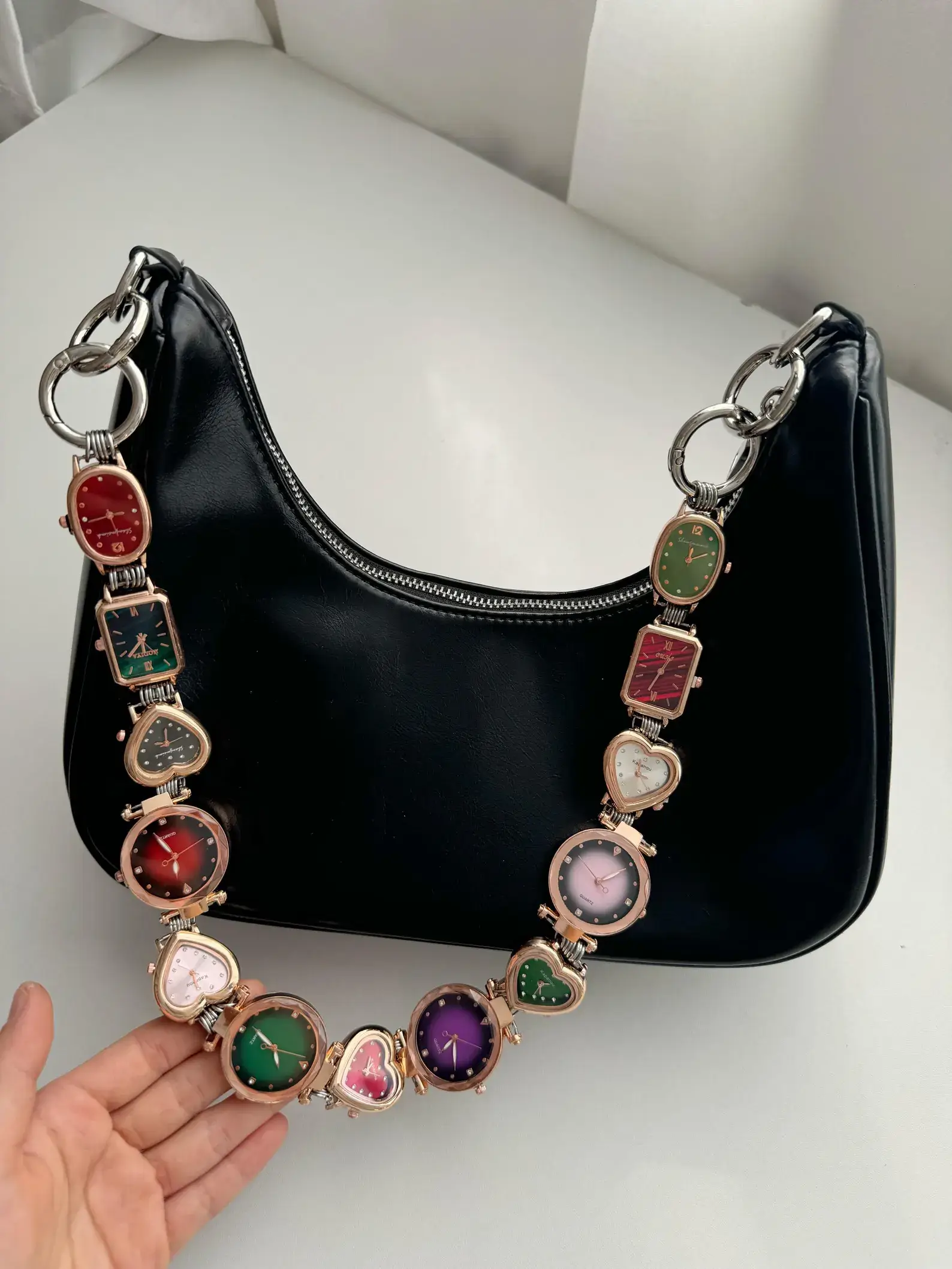 Explore the stylish watch chain for backpacks inspired by Billie Eilish, adds a vintage twist to any outfit.