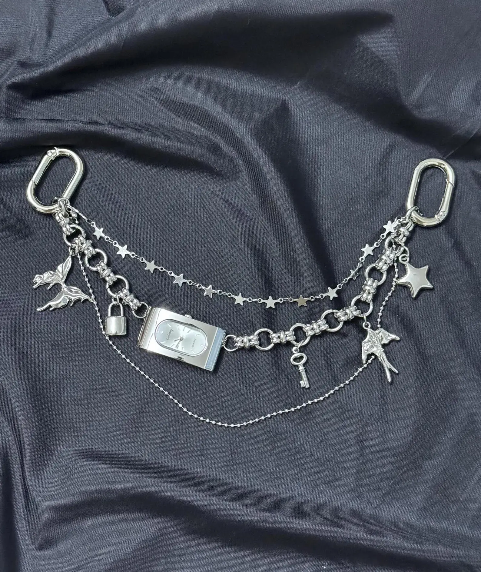 Step into Y2K vibes with vintage watch bag chain inspired by Ariana Grande, seen on today's fashion influencers.