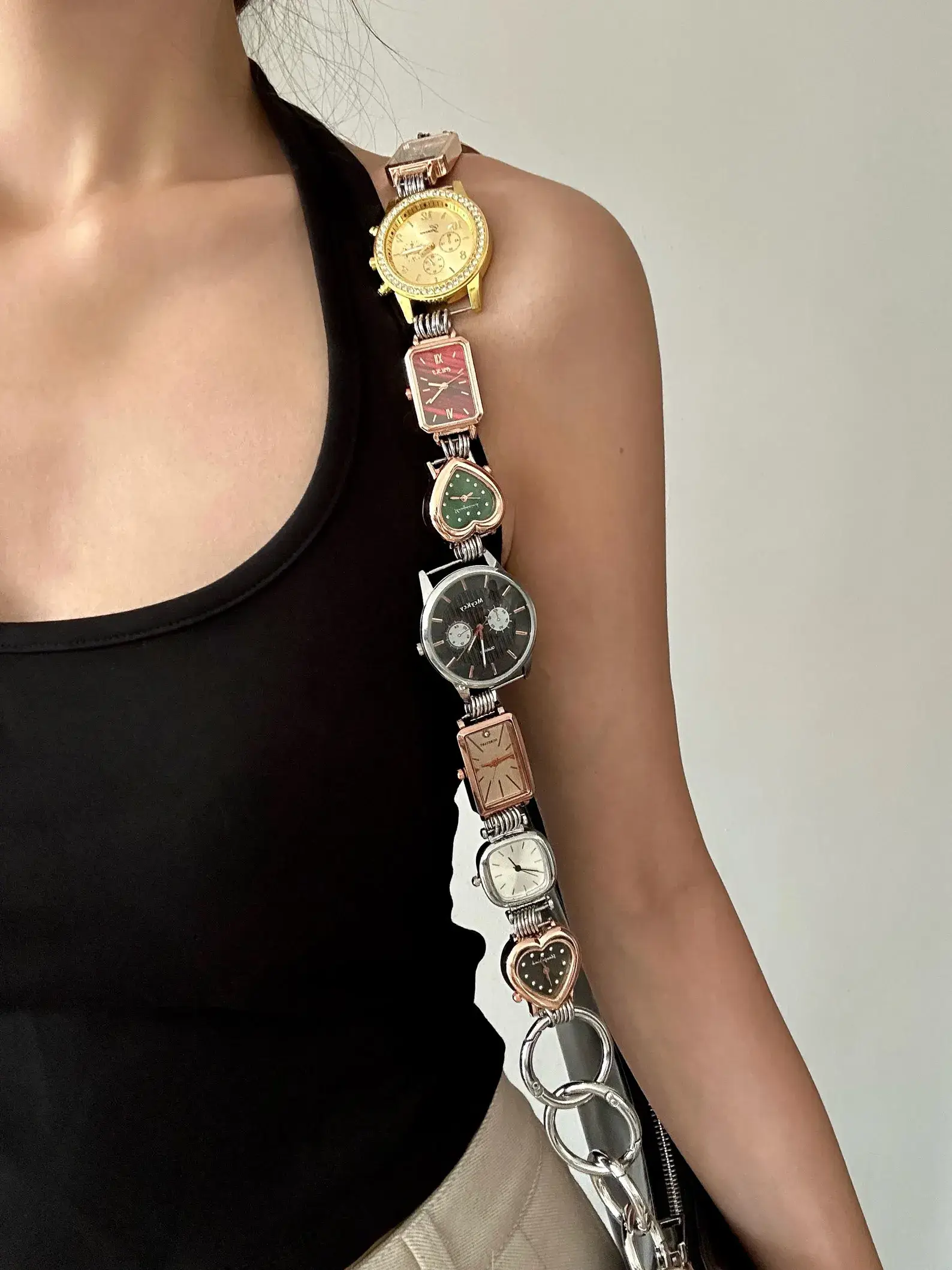 Turn heads with a Y2K watch bag chain inspired by Billie Eilish, seen on runways and TikTok alike.