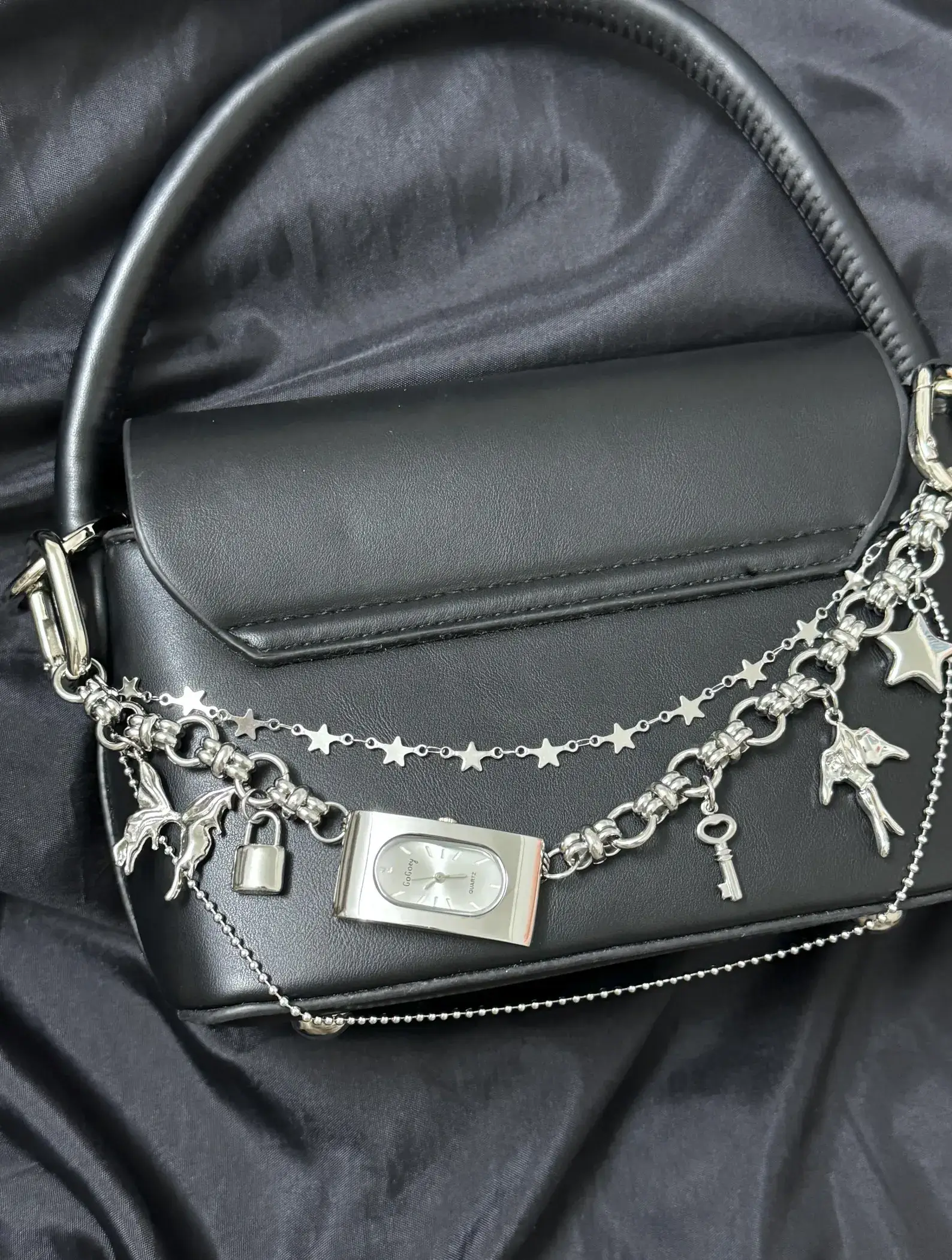 Make a statement with purse chain with built‑in watch face inspired by Kylie Jenner, crafted for bold streetwear looks.