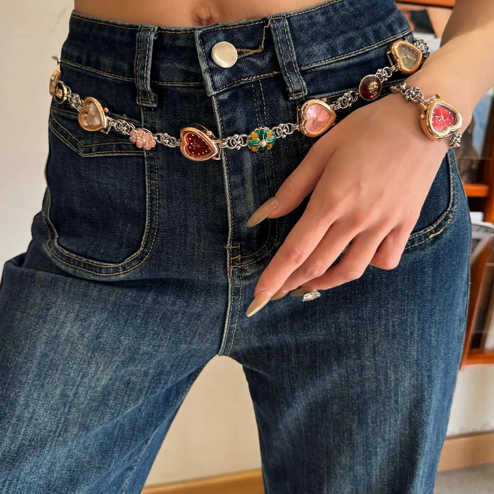 Retro heart watch waist chain belt bracelet set: A vintage-inspired silver-toned chain ensemble featuring a functional miniature heart-shaped watch, worn as a waist chain, belt accessory, and wrist bracelet, showcasing a romantic 90s Y2K aesthetic with delicate craftsmanship.