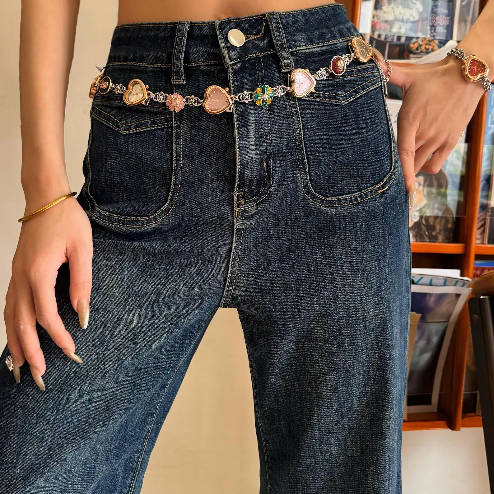 Retro heart watch waist chain belt bracelet set: A vintage-inspired silver-toned chain ensemble featuring a functional miniature heart-shaped watch, worn as a waist chain, belt accessory, and wrist bracelet, showcasing a romantic 90s Y2K aesthetic with delicate craftsmanship.