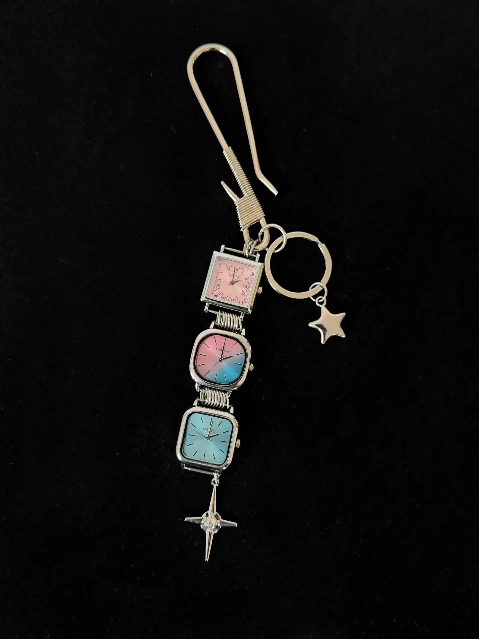 Y2K celebrity minimalist watch keychain: A sleek silver or black titanium chain with a small functional minimalist watch and subtle charm, worn as a keyring accessory, capturing the iconic early 2000s celebrity style with modern unisex appeal.